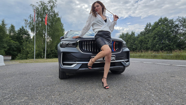 Обои картинки фото автомобили, -авто с девушками, geely, monjaro