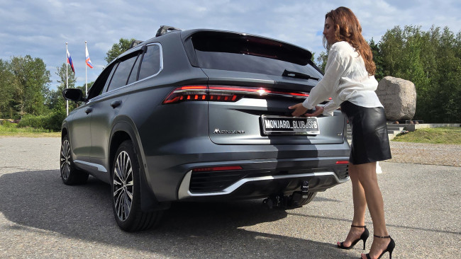 Обои картинки фото автомобили, -авто с девушками, geely, monjaro