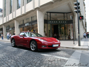 Картинка автомобили выставки уличные фото