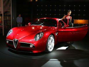 Картинка автомобили выставки уличные фото