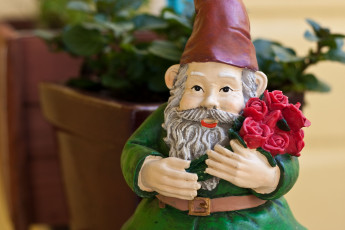 Картинка разное рельефы статуи музейные экспонаты букет гном