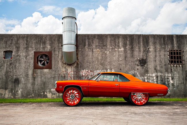Обои картинки фото автомобили, chevrolet, стена