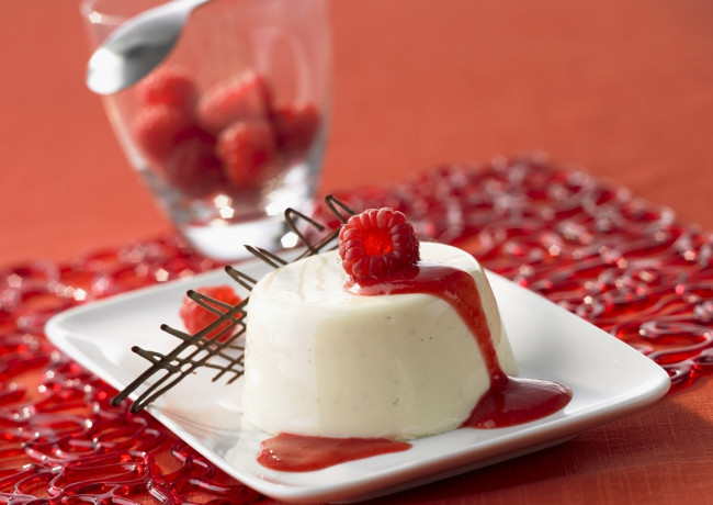 Обои картинки фото еда, мороженое, десерты, желе, малина, соус, десерт