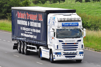 обоя автомобили, scania , выставка, улица, седельный, грузовик, тяжелый, тягач