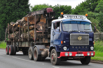 Картинка автомобили volvo+trucks+ выставка улица тягач седельный грузовик тяжелый