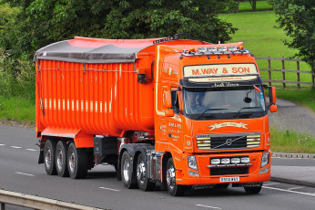 Картинка автомобили volvo+trucks+ выставка улица седельный грузовик тяжелый тягач