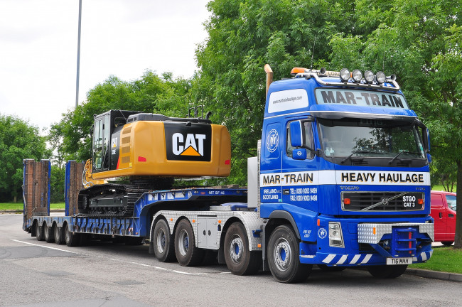 Обои картинки фото автомобили, volvo trucks , выставка, улица, тягач, седельный, грузовик, тяжелый