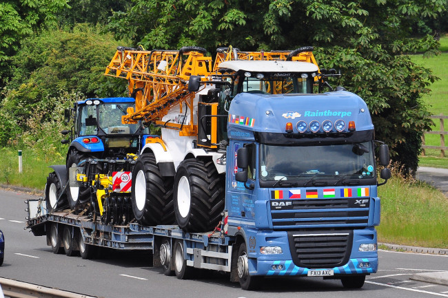 Обои картинки фото автомобили, daf , выставка, улица, седельный, грузовик, тяжелый, тягач