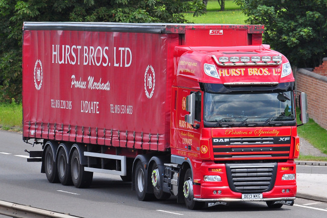 Обои картинки фото автомобили, daf , выставка, улица, тягач, седельный, грузовик, тяжелый