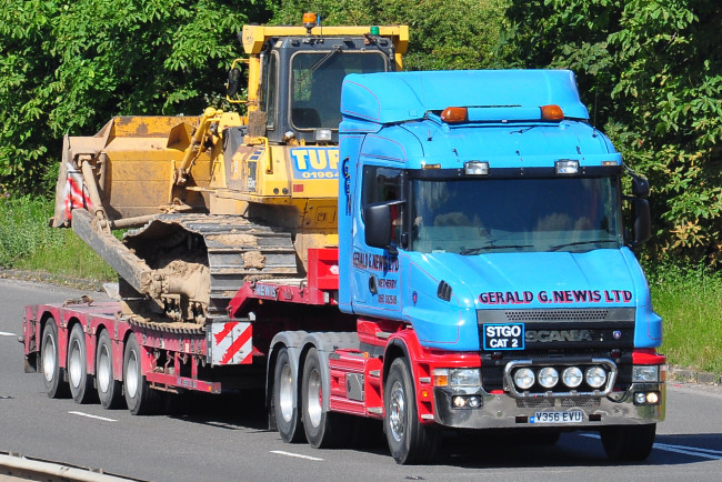 Обои картинки фото автомобили, scania , выставка, улица, тяжелый, тягач, седельный, грузовик