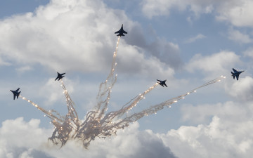 Картинка авиация авиационный+пейзаж креатив русские витязи истребители стрижи небо