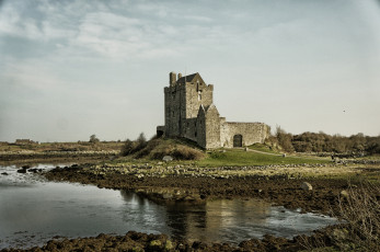 Картинка dunguaire+castle+in+kinvara +county+galway +ireland города замок+дангвайр+ ирландия dunguaire castle in kinvara county galway ireland