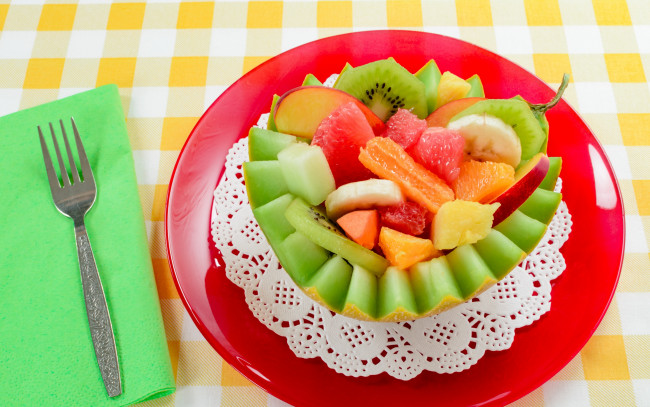 Обои картинки фото еда, мороженое,  десерты, дыня, клубника, банан, киви, фруктовый, салат