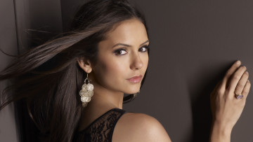 Картинка nina+dobrev девушки поза шатенка красотка актриса модель девушка nina dobrev взгляд
