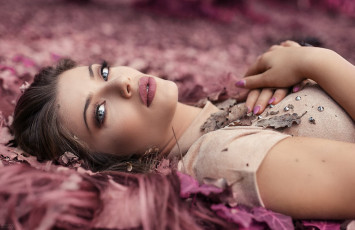 Картинка девушки -+лица +портреты брюнетка поза макияж margaret sicignano