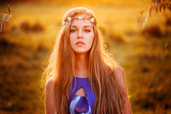 обоя девушки, - лица,  портреты, блондинка, венок, топ, осень