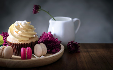 обоя еда, пирожные,  кексы,  печенье, макаруны, панкейк, крем, георгины
