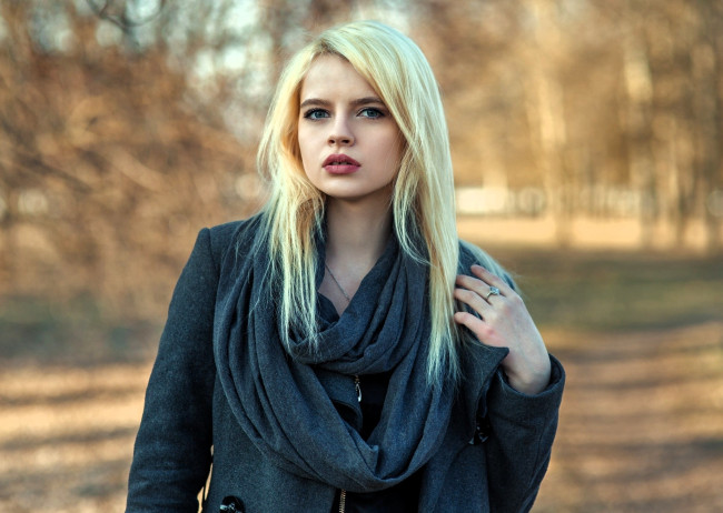 Обои картинки фото девушки, - блондинки,  светловолосые, блондинка, шарф, пальто, осень