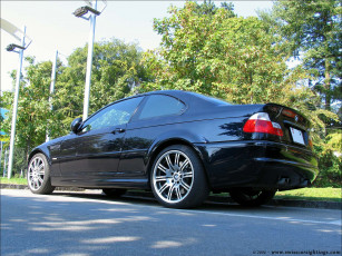 Картинка автомобили выставки уличные фото