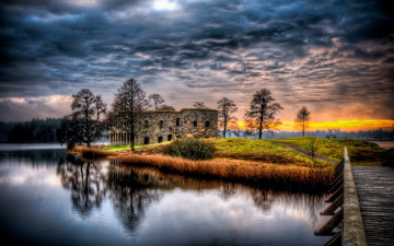 Картинка природа реки озера трава деревья тучи озеро остров мостик старый дом