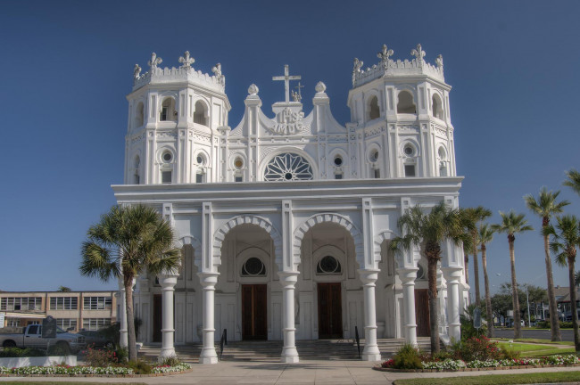 Обои картинки фото города, католические, соборы, костелы, аббатства, дом