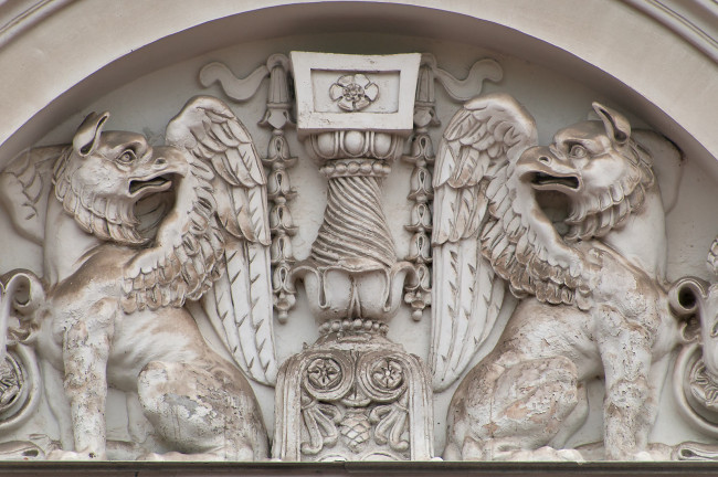 Обои картинки фото разное, рельефы, статуи, музейные, экспонаты, франтон, лепка, существа