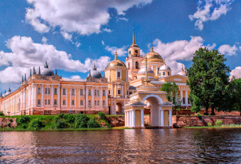 Картинка города -+дворцы +замки +крепости шпили купола дворец река