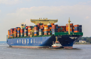 Картинка hyundai+drive корабли разные+вместе контейнеровоз буксир
