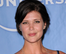 Картинка девушки sarah+lancaster улыбка лицо брюнетка актриса сара ланкастер