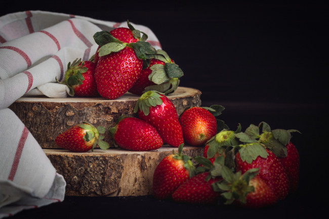 Обои картинки фото еда, клубника,  земляника, снедь
