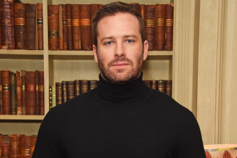 обоя мужчины, armie hammer, книги, свитер, armie, hammer, актер, щетина