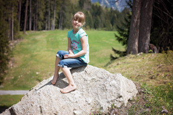 Картинка разное настроения камень