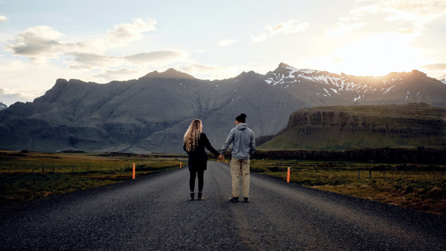 Обои картинки фото разное, мужчина женщина, влюбленные, горы, дорога