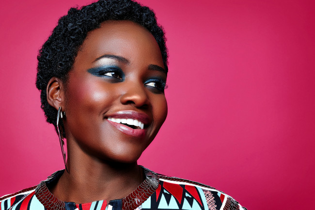 Обои картинки фото lupita nyong`o, девушки, темнокожая, брюнетка, девушка, лицо, портрет, lupita, nyongo, поза, макияж, взгляд, красотка, мулатка, актриса, чернокожая