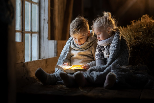 Обои картинки фото разное, настроения, книга, окно, дети