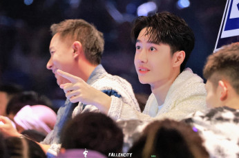 Картинка разное знаменитости ван ибо жест шоу люди