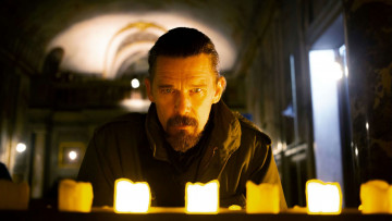 Картинка zeros+and+ones+ +2021+ кино+фильмы -unknown+ другое нули и единицы триллер военный фантастика zeros and ones ethan hawke итан хоук