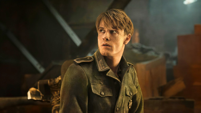 Обои картинки фото all the light we cannot see , мини–сериал 2023, кино фильмы, -unknown , другое, весь, невидимый, нам, свет, сериал, военный, драма, история, louis, hofmann, werner