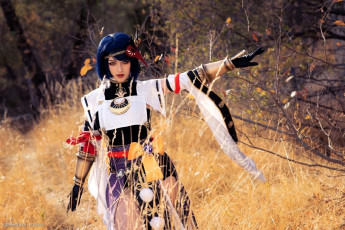 Картинка девушки мария+давыдова+ lady+melamori образ косплей наряд костюм трава лес деревья кусты осень