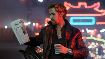 обоя кино фильмы, drive, ryan, gosling, газета, куртка, часы, стакан, машина, неон