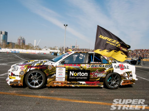 Картинка автомобили выставки уличные фото norton