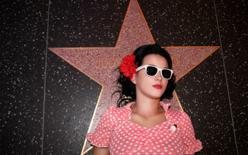 Картинка музыка katy perry платье в горошек цветок темные очки