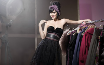 Картинка музыка katy perry вешалка софит одежда брюнетка