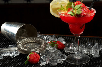 Картинка еда напитки +коктейль коктейль клубника лимон