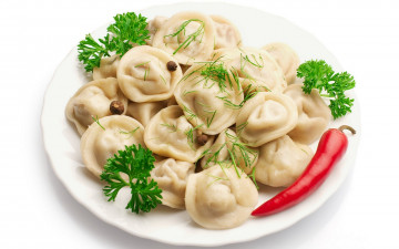 Картинка еда пельмени +манты +вареники тарелка red pepper meat dumplings plate зелень душистый перец красный