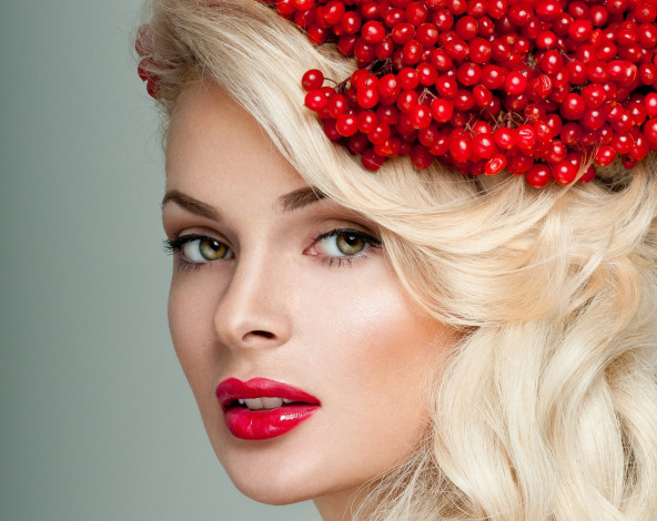 Обои картинки фото девушки, -unsort , лица,  портреты, лицо, глаза, взгляд, макияж, блондинка, помада, девушка