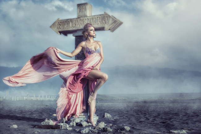 Обои картинки фото девушки, -unsort , креатив, фигура, поза, указатель, katerina