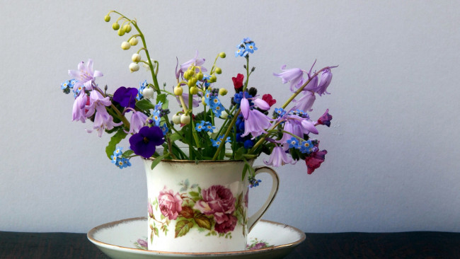 Обои картинки фото цветы, букеты,  композиции, ландыши, колокольчики, незабудки