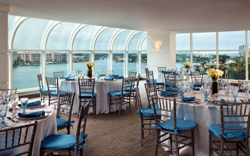 Картинка интерьер кафе +рестораны +отели веранда обзор столики сервировка