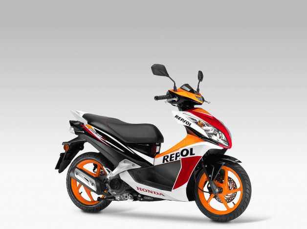 Обои картинки фото мотоциклы, мотороллеры, honda